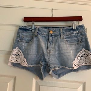 American Eagle lace trim shorts